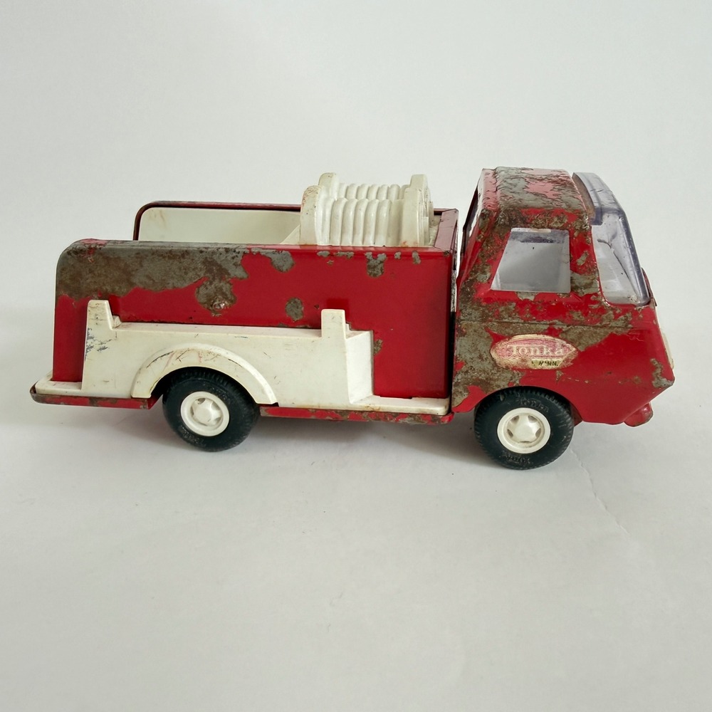 Vintage Tonka Fire Truck Pressed Steel Red White Ladder Truck Toy USA